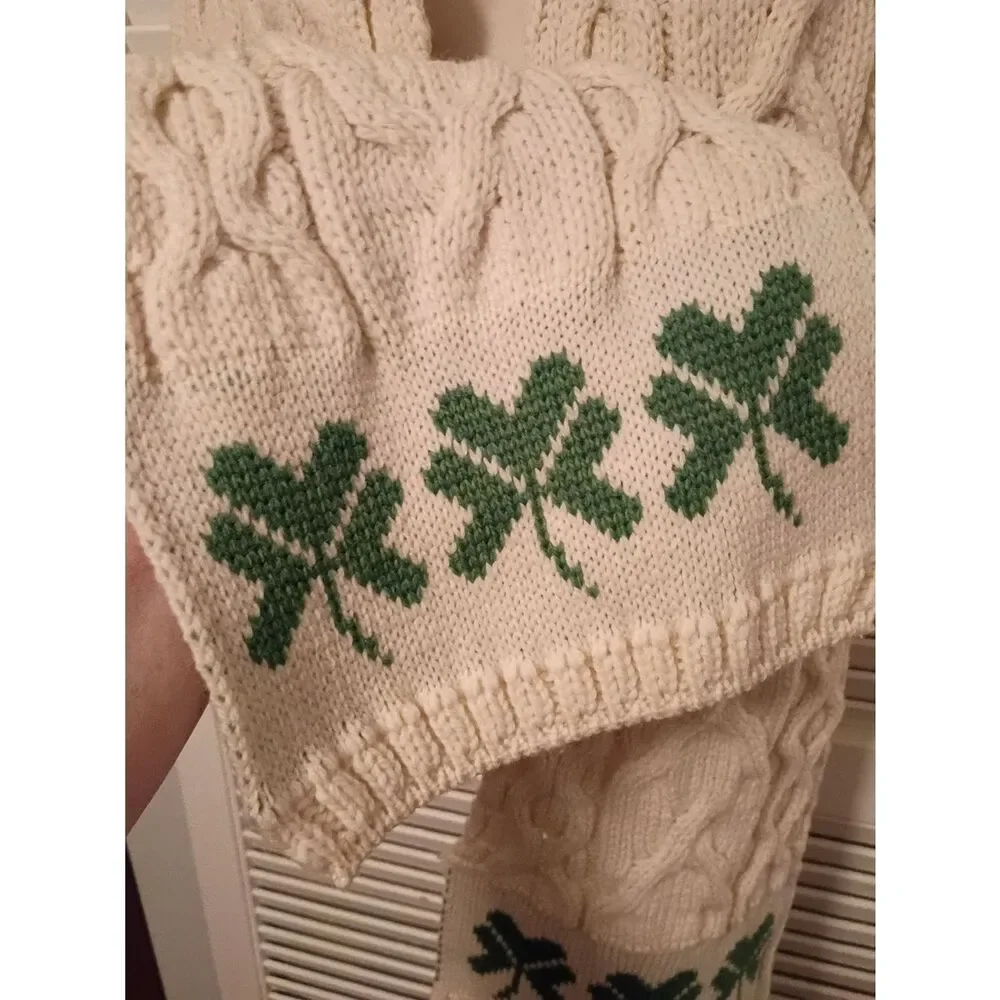 Cream Cable-Knit Sleeveless Scarf with Green Clover Detail